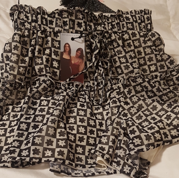 K&K Flower in Plaid skort - Picture 4 of 4